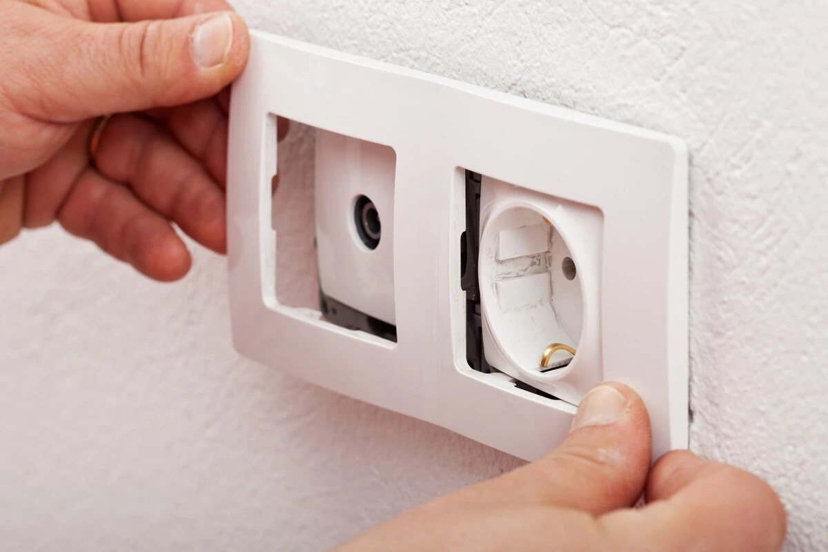 Installazione punti luce e prese a Crema